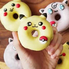 Bolo Pikachu, Donat Glaze, Tastemade Japan, Fancy Donuts, Pikachu Cake, Kawaii Dessert, Cute Donuts