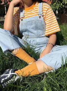 Style Edgy Soft Grunge, Soft Grunge Outfits, Tokyo Street Fashion, Yellow Outfit, Grunge Girl, Mode Inspo, Soft Grunge, The Grass, Mode Vintage