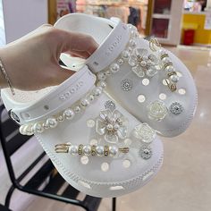 Cute Pearl Croc Charms for Girls Full Set Glitter Croc Pin Shoe Charm for Women Personalized Croc Jewelry - Etsy Crocs Aesthetic, Croc Shoes, White Crocs, Pretty Sneakers, Dr Shoes, Preppy Shoes