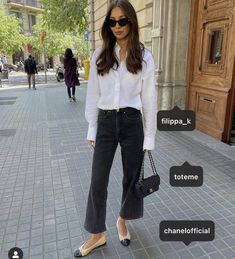 Jean Outfit Ideas, How To Style Wide Leg Jeans, Style Wide Leg Jeans, Jean Outfit, Office Workwear, Nude Flats, Outfit Primavera