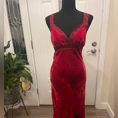 An Iconic Betsey Silhouette - Iykyk Size M, This Is A Longer Hollywood Version With A Fishtail Hemline. It’s Red Velvet With Some Darker Red/Burgundy Shading- Gorgeous!!! Red Dress And Pearls, Fitted Velvet Midi Dress With V-neck, Fitted Velvet V-neck Midi Dress, Red Carpet Velvet Fitted Dress, Velvet Fitted Dress For Red Carpet, Silk Fitted Maxi Dress For Red Carpet, Red Maxi Dress With Fitted Bodice For Night Out, Red Velvet Dress With Fitted Bodice, Vintage Red Midi Dress For Evening