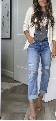 Bye Outfit Ideas, Dressy Casual Summer Outfits For Women, Casual Winery Outfits, What To Wear To A Nice Dinner, Fall 2024 Fashion Trends Women 30s, Jean Day At Work Outfits, Women Blazer Outfit Casual, Friday Outfit For Work Casual Jeans, Casual Realtor Outfits