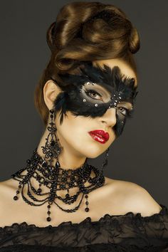 Halloween DIY https://www.youtube.com/watch?v=9sitZzZH91A Costumes With Masks, Masked Ball, Venetian Masks, Venetian Mask, Carnival Masks, Masks Masquerade, Masquerade Party, Beautiful Mask