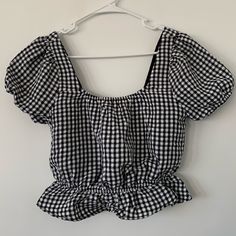 Black And White Checkered Short Sleeve Crop Top. Little Bit Of A Puffy Sleeve And Ruffle Around The Bottom. Worn But Still Looks Brand New! Smoke And Pet Free Home. Summer Casual Houndstooth Top, Casual Houndstooth Summer Top, Casual Houndstooth Top For Summer, Low Crop Top, Eyeshadow Black, Yellow Floral Top, Boho Crop Tops, Short Sleeve Crop Top, Navy Blue Shirts