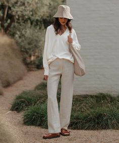 Linen Bucket Hat Natural Inspired by fisherman styles, our elevated take on the classic bucket hat is the summer’s definitive beach bag essential. 100% linen. Made in Portugal. | Jenni Kayne Women's Linen Bucket Hat Size Small/Medium Chic Travel Outfit, Bucket Hat Outfit, Beach Bag Essentials, Slides Outfit, Staple Shoes, Summer Hats For Women, Sandals Outfit