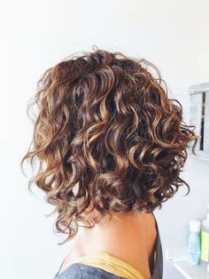 Inverted Bob Hairstyles, Colored Curly Hair, Trendy Hairstyle, Easy Hairstyle, Penteado Cabelo Curto