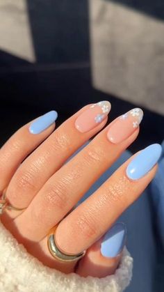 Cute Summer Nails Oval, Cute Summer Nails Almond Short, Fun Simple Summer Nails, Simple Summer Nails Blue, Simple Almond Nails Summer, Fun Summer Nails Almond, Fun Summer Nails Short, Almond Nails Summer Colors, Summer Classy Nails