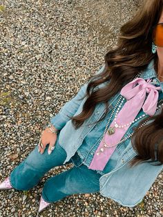 #fashion #western Rodeo Girlfriend Outfits, Rich Western Outfits, Galinda Wicked Inspired Outfits, Western Fashion Outfits Casual, Funky Western Outfit, Western Outfit With Blazer, Cowgirl Work Outfit, Boujee Western Outfits, Colorful Western Outfits