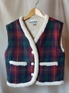 "Cropped Vintage Vest - Wool blend Plaid with sheepskin lining - Men or women    - beautiful plaid pattern    -lined with faux sheepskin. Sz Lg      3 buttons down front  2 front pockets  20\" across waistline & underarms  18\" across shoulders 21\" top to bottom center back rn# 86954  Body Xpressions Packaged with love! Thank you fro helping Clean the Earth one fabric at a time..♥︎ All items are vintage  - please compare measurements to items in your closet for finding the fit All items have be Vintage Clothing Shop, Vintage Vest, Cropped Vest, Wool Vest, Wool Plaid, Plaid Pattern, Vintage Clothing, Wool Blend, Vintage Outfits