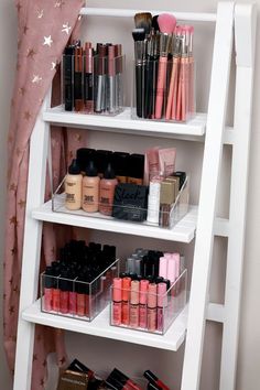 Cosmetic Room Ideas, Makeup Organizer Ideas, Makeup Storage Ideas, Clear Acrylic Makeup Organizer, Makeup Collection Storage, Princess Closet, Collection Makeup