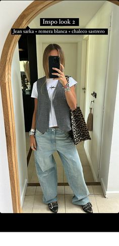 Outfit Chaleco Gris, Cream Shoes Outfit, Chaleco Outfit, Work Outfits Summer, West Outfit, Uni Outfit, Body Positive Fashion, Job Clothes, Outfits Con Jeans