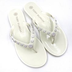 Tory Burch Studded Jelly Sandals White Flip Flop Thong Slides Sz 7 Unworn Condition Tan Round Toe Flip Flops For Summer, Tan Flip Flops For Summer, Adjustable Tan Sandals For Vacation, White T-strap Flip Flops For Spring, Tan Cushioned Sandals For Beach, White T-strap Flip Flops, Tan Open Toe Flip Flops For The Beach, Tan Toe Post Sandals For Beach, White Adjustable T-strap Flip Flops