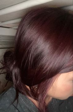 Highlight Hair Ideas, Up Do Hair Styles, Pelo Color Vino, Wine Hair Color, Highlight Hair, Cherry Red Hair, Wine Red Hair, Cute Hairstyles For School