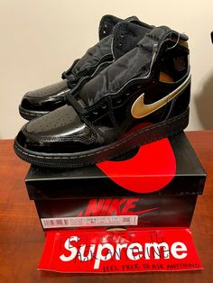 Nike Jordan 1 Retro High Black Metallic Gold (Grade School) Style code: 575441-032 Color: Black Metallic Gold Size: GS 5.5Y / 4.5 UK  / 38 EU / 24 CM / 7 Women Condition: BRAND NEW NEVER WORN WITH BOX "The unmistakable shine of patent leather has been appearing on Air Jordans since the AJ11 first hit the scene in 1995. Today, this AJ1 is taking that relationship to a whole new level. Covered in black and gold patent leather from heel to toe, this simple but elegant Black and Gold AJ1 is nothing Original Air Jordans, Nike Jordan 1, Cute Nike Shoes, Cute Nikes, On Air, Jordan 1 Retro High, Jordan 1 Retro, Black Metallic, Michael Jordan