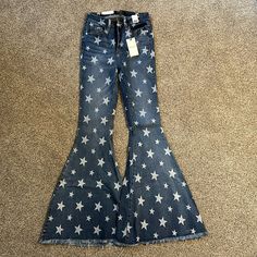 Judy Blue Star Print High Waisted Super Flare Jeans Style: Jb84103 Size: 3/26 Condition: New With Tags Color: Medium Wash Denim With Bleached White Stars Style: High Waist, Super Flare Bottoms, Frayed Bottom Hem These Are So Cute And Fit Amazing But I Just Never Have An Occasion To Wear Them. Flare Jeans Style, Flare Bottoms, Super Flare Jeans, White Stars, Fit N Flare Dress, Blue Star, Star Print, Star Fashion, Fit & Flare