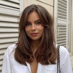 Modern Elegance: Short Bob Hairstyles for Confident Women Medium Length Bob Curtain Bangs, Full Curtain Bangs Medium Hair, Cute Medium Length Haircuts Brown Hair, Framing Shoulder Haircut, 90s Hairstyles Mid Length, Mid Length Hair With Side Part, Mid Length Haircut For Thick Hair With Layers, Haircut For Middle Hair, French Mid Length Haircut