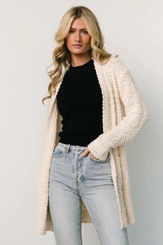 Stay cozy and stylish with our soft chunky knit cardigan, complete with front pockets for added convenience. This versatile wardrobe staple is perfect for layering and will keep you warm and fashionable all season long. Cream Cardigan Outfit, Knee Length Cardigan, Velvet Prom Dress, Baltic Born, Cardigan Style, Cream Cardigan, Soft Cardigan, Pocket Cardigan, Chunky Knit Cardigan