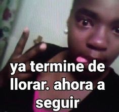 a woman making the v sign with her fingers in front of her face and text reading ya termine de liorar, ahora a segur