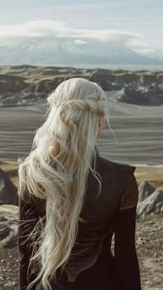 House Of The Dragon Aesthetic, Targaryen Hair, Dragon Aesthetic, Bella Hadid Street Style, Visenya Targaryen, Got Dragons, Targaryen Aesthetic, Rhaenyra Targaryen