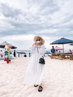 Ootd pantai hijab Pakaian pantai, Pakaian ulang tahun, Wanita Bali Outfit Ideas Hijab, Beach Hijab, Bali Outfit, Outfit Ideas Hijab, Denim Dress Outfit, White Dress Outfit, Night Club Dress, Ootd Dress, Style Hijab