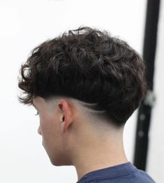 Men Short Hair Fade, Haircut Guide, Fade Haircut Designs, Taper Fade Curly Hair, Barber Style, Haircut Names For Men, Low Skin Fade