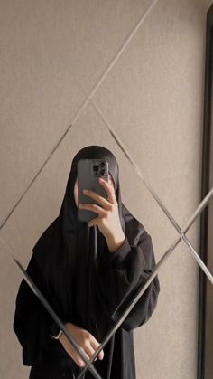 Night Walking Aesthetic, Outfit Korean Style, Muslim Couple Photography, Girl Fashion Style, Iranian Women Fashion, Travel Pictures Poses, Hijab Aesthetic, Pose Fotografi