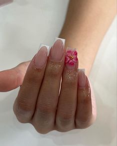 ashleysnailzz on insta Kutek Disney, Basic Nails, Sparkle Nails, Short Acrylic Nails Designs, Pink Acrylic Nails, Square Acrylic Nails