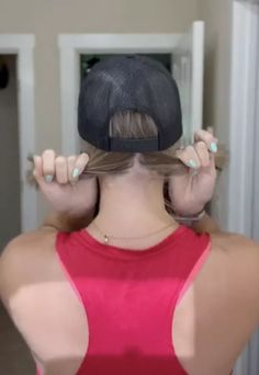 Having short hair doesn't mean having no ways to style it. People think you just leave your short hair down and alone and it falls into place... well that's not happening over here. All hair takes work, short hair only takes less work because you have less of it lol. Here's a great way to style your short hair with a baseball cap. Before you scroll down to the tutorial you should check out my other social pages where I post all of my hair tutorials. Since I’m new to Upstyle you’ll fi… Short Hair Casual Updo Simple, Blonde Hair Baseball Cap, Short Layered Hair Dos, River Hairstyles For Short Hair, Pool Day Short Hairstyles, Hairstyles For The Pool Short Hair, Short Hairstyle Hacks, Hiking Hairstyles For Short Hair, Easy Pulled Back Hairstyles For Short Hair