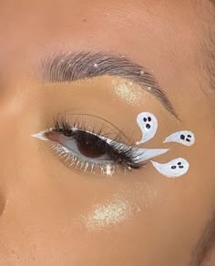 Eyeliner Styles Easy, Easy Halloween Eyeliner, Eyeliner Ideas Creative, Halloween Eyeliner Ideas, Halloween Eyeliner Looks, Mysterious Makeup, Halloween Eyeliner, Eyeliner Art, Eyeliner Trends