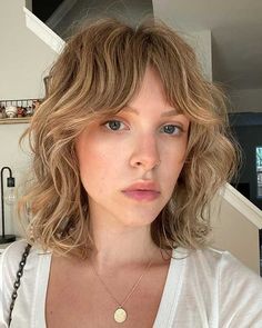 Short Shag Haircuts Wavy Hair, Wavy Shag Bob, Wavy Shag Haircut Medium, 70s Haircuts, Valentines Hair, Cortes De Cabello, Short Shag Haircuts, Wavy Hairstyles Medium