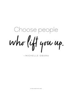 a quote with the words choose people who lift you up, in black and white