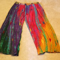 DIY Boho pants, gonna make these when I find an old skirt Pants Upcycle, Hippy Skirts, Boho On A Budget, Diy Bohemian, Bohemian Diy, Bohemian Crafts, Bohemian Mama, Diy Pants, Bohemian Pants