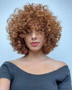 Short Blonde Curly Hair, Kim Hair, Short Natural Curly Hair, Blonde Curly Hair, Colored Curly Hair, Caramel Hair, Short Curls, Dope Hairstyles