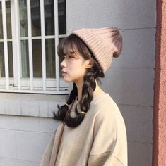 Hairstyles With Beanies, Ulzzang Hair, Eyeshadow For Blue Eyes, Crimped Hair, Hair Advice, Plaid Outfits, Street Snap, Cute Hairstyles For Short Hair