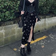 Peony Aesthetic, Street Outfits, Cosplay Kawaii, Mode Hippie, Dark Feminine, Nice Outfits, Original Characters, New Rock, Looks Black