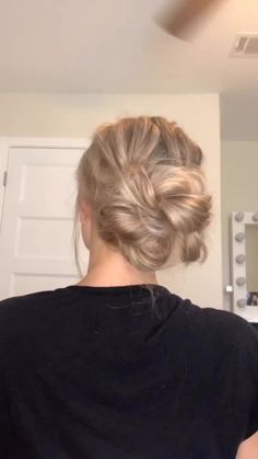 Fancy Hair Buns, 2 Ponytails, Easy Low Bun, Fancy Ponytail, Easy Wedding Guest Hairstyles, Prom Hair Tutorial, Quick Hair, Simple Prom Hair, Guest Hair