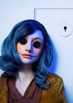 Coraline Makeup, Makeup Clown, Creative Halloween Makeup, Halloween Makeup Clown, Halloween Make-up Looks, Uhyggelig Halloween, Creepy Halloween Costumes, Creepy Halloween Makeup, Cute Halloween Makeup