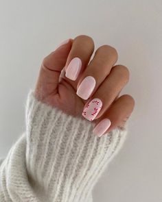 Candy Cane Design Nails, Xmas Nail Ideas Short, Christmas Nails Pink Simple, Christmas Holiday Nails Short, Squoval Nails Christmas, Short Simple Christmas Nail Designs, Simple Candy Cane Nails, Pink Holiday Nails Winter, Simple Christmas Nail Designs Short