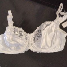 White Wire With Rose Embroidery On Top Cup, And Adjustable Straps. Elegant Underwire Bra For Wedding Night, Elegant Lace Bra For Wedding Night, Elegant White Bra With Removable Cups, Elegant White Party Bra, Wedding Lace Bra Partially Lined, Elegant White Lace Bra, White Underwire Bra With Removable Cups, Classic White Bra With Lace Trim, 30d Bra