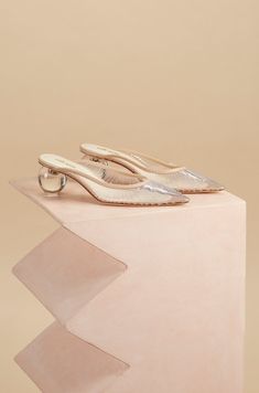 20 NEW BRIDAL SHOES & ACCESSORIES //#wedding #realwedding #realbride #coolbride #bride #weddingplanning #bridalgown#weddingdress #weddinginspiration #fashion #style #styling #weddingstyling #rings#weddingrings #engagementring #weddingbands #accessories #weddingaccessories#weddingjewellery #earrings #bracelet#headpiece #necklace #weddingheels #weddingshoes #weddingheadpiece #australianwedding#aussiewedding #newzealandwedding#newzealandbride Wedding Day Jewelry, Large Pendant Necklace, Bridal Bag, Boho Crystal, Coin Bracelet, Velvet Heels, Shades Of Beige, Cult Gaia