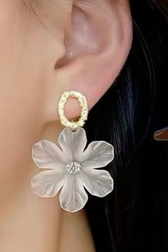 Ear Decoration, Flower Hanging, Hanging Earrings, White Flower, Earrings For Women, Beach Vacation, White Flowers, Women's Earrings, Silver Earrings