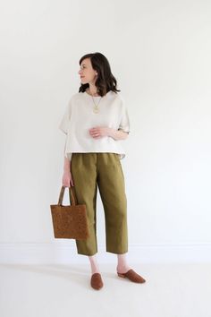 Olive Pants Outfit, Neutral Inspiration, Slow Beauty, Elizabeth Suzann, Spring Closet, Look Formal, Iranian Women Fashion, Beaded Bag, Fashion Revolution