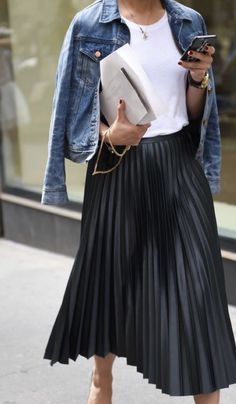 Casual Zara Pleated Skirt For Fall, Zara Pleated Skirt For Night Out, Zara Fitted Midi Pleated Skirt, Casual Long Pleated Skirt For Night Out, Trendy Pleated Zara Skirt, Casual Black Zara Skirt, Zara Black Pleated Skirt, Zara Elegant Pleated Skirt For Workwear, Zara Fitted Pleated Skirt For Fall