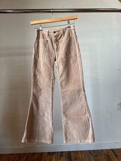 Super cute 1970s corduroy pants. Little tear on one of the back pockets. Measurements flat: 26" Waist  10" Rise 36" Hip 28.5" Inseam All sales final, please ask any questions you have before buying! Thank you! Retro Wide Leg Corduroy Bottoms, Vintage Bottoms With Patch Pockets For Fall, Retro Full-length Corduroy Pants, Vintage Brown Corduroy Bottoms, Full-length Corduroy Jeans With Pockets, Retro Full Length Corduroy Pants, Full Length Corduroy Jeans With Pockets, Full Length Corduroy Jeans, Retro Corduroy Pants With Pockets