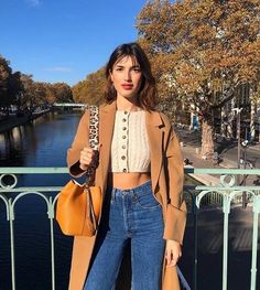 Parisian Fall Outfits, Jeanne Damas Style, Parisienne Style, Style Parisienne, Sweater Outfits Fall, Jeanne Damas, French Girl Style, Paris Mode, Pullover Outfit