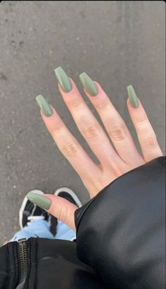 Nail Art Designs Ideas Tips & Inspiration 118 Minimalist Nail, Wow Nails, Green Nail, Classy Acrylic Nails, Soft Nails, Nail Swag, Nature Tattoos, Minimalist Nails