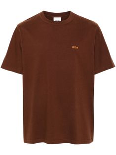 chocolate brown cotton jersey texture ribbed crew neck short sleeves embroidered logo at the chest graphic print to the rear tulip print to the rear straight hem Versace Sneakers, City Shorts, Tulip Print, Balenciaga Triple S, Dress Watch, Custom Watch, Summer Beach Wear, Short Suit, T Shirt Vest