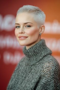 58 Chic and Modern Short Hairstyles for Women in 2024 You Need to See – CreativeBooster Face Shape Hair, Razor Fade, Modern Short Hairstyles, Bronde Balayage, Bad Haircut, Grey Hair Styles For Women, Short Haircuts For Women, Edgy Short Hair, Very Short Hair