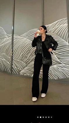 Ootd Frio Casual, Outfit Frio Mujer, Outfits Para Un Bar, Outfit Invierno Casual, Ootd Frio, Trends 2025, Outfits For Mexico, Vegas Outfit, Winter Fashion Outfits Casual