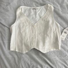 Hollister Linen Blend Vest Size Small Condition: Nwt Color: White Details : - Button Down - Vest - Can Be Styled Various Ways - Trendy - Lined Extra: - I Ship Between 1-2 Days White Details, Down Vest, Hollister Tops, Linen Blend, Hollister, Color White, Womens Tops, Size Small, Women Shopping